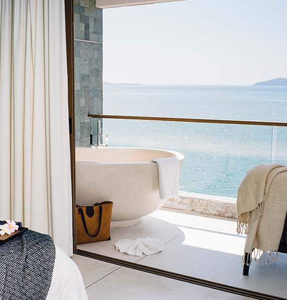 The Beach Samui - Grand Suites balcony tub