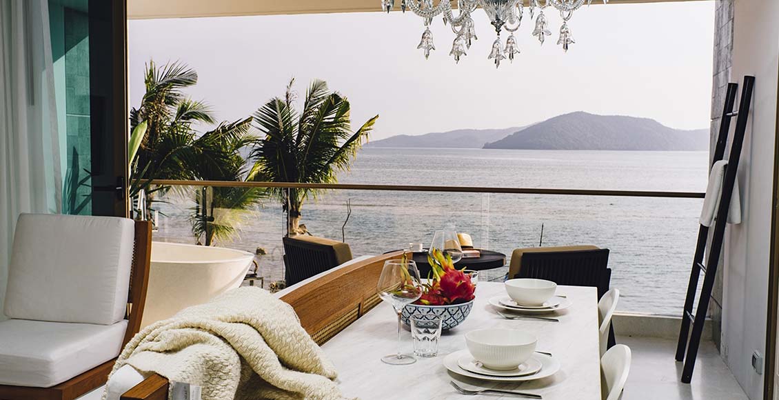 The Beach Samui Superior Suites with balcony bathtub